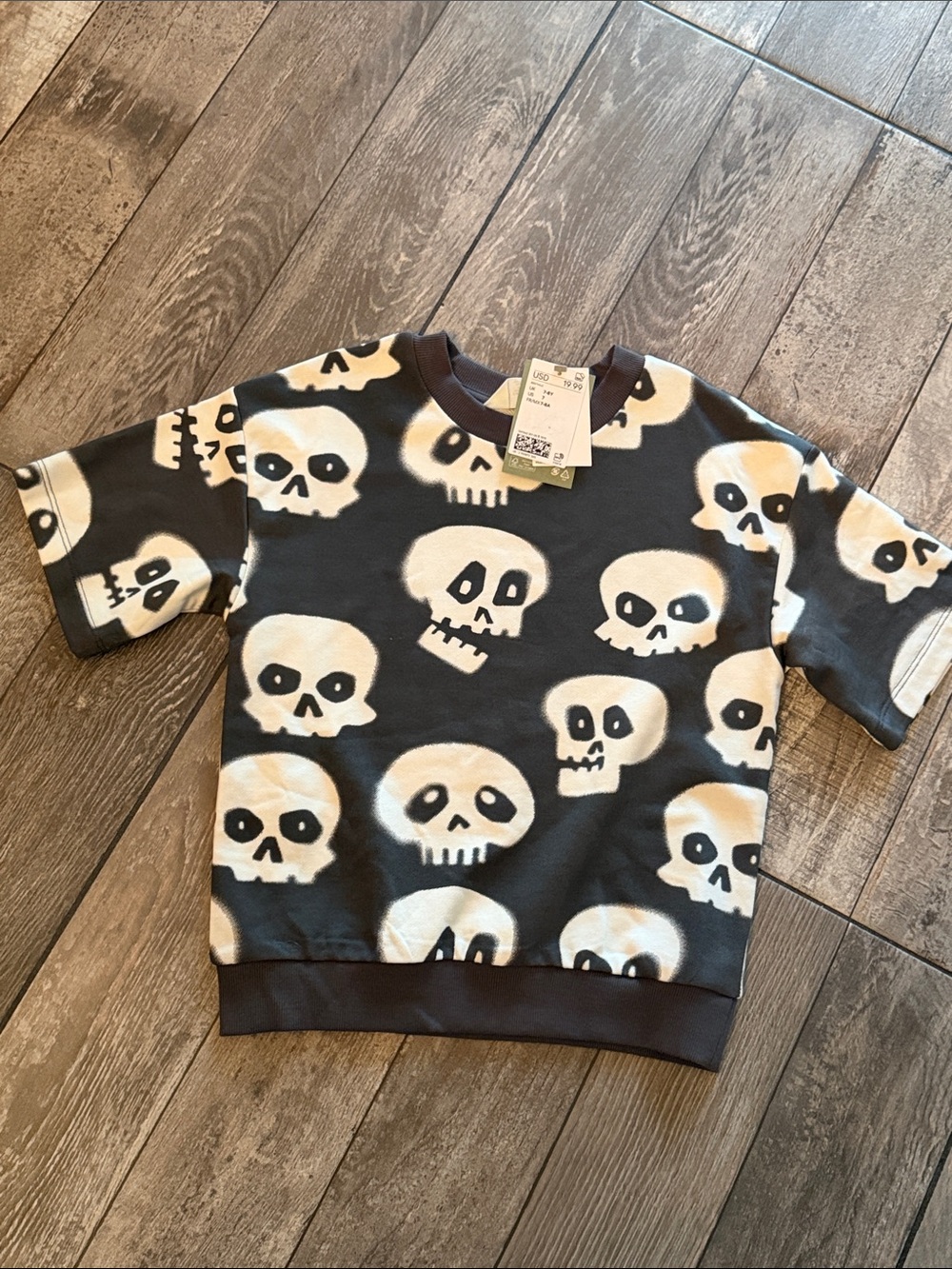 H&M Black & White Skull Short Sleeve Sweatshirt